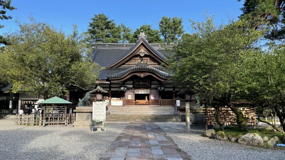 The front view of Oyama Shrine from the path