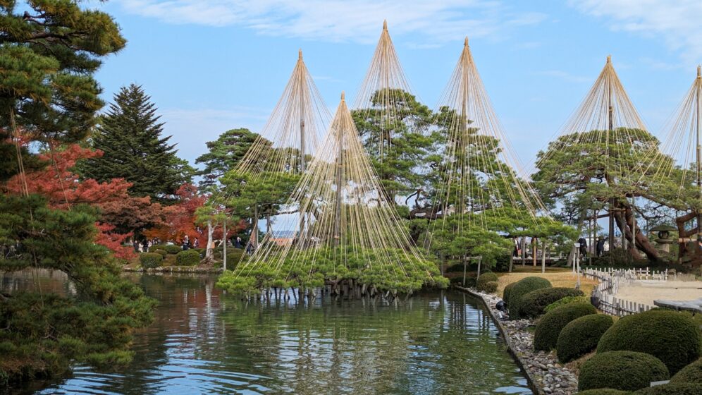 Several unique umbrellas called "Yukituri" are the icon of Kenroku-en garden