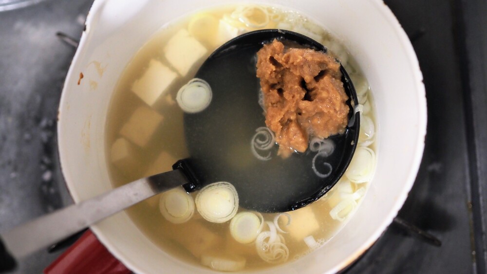 mix the miso paste with a ladleful of hot dashi